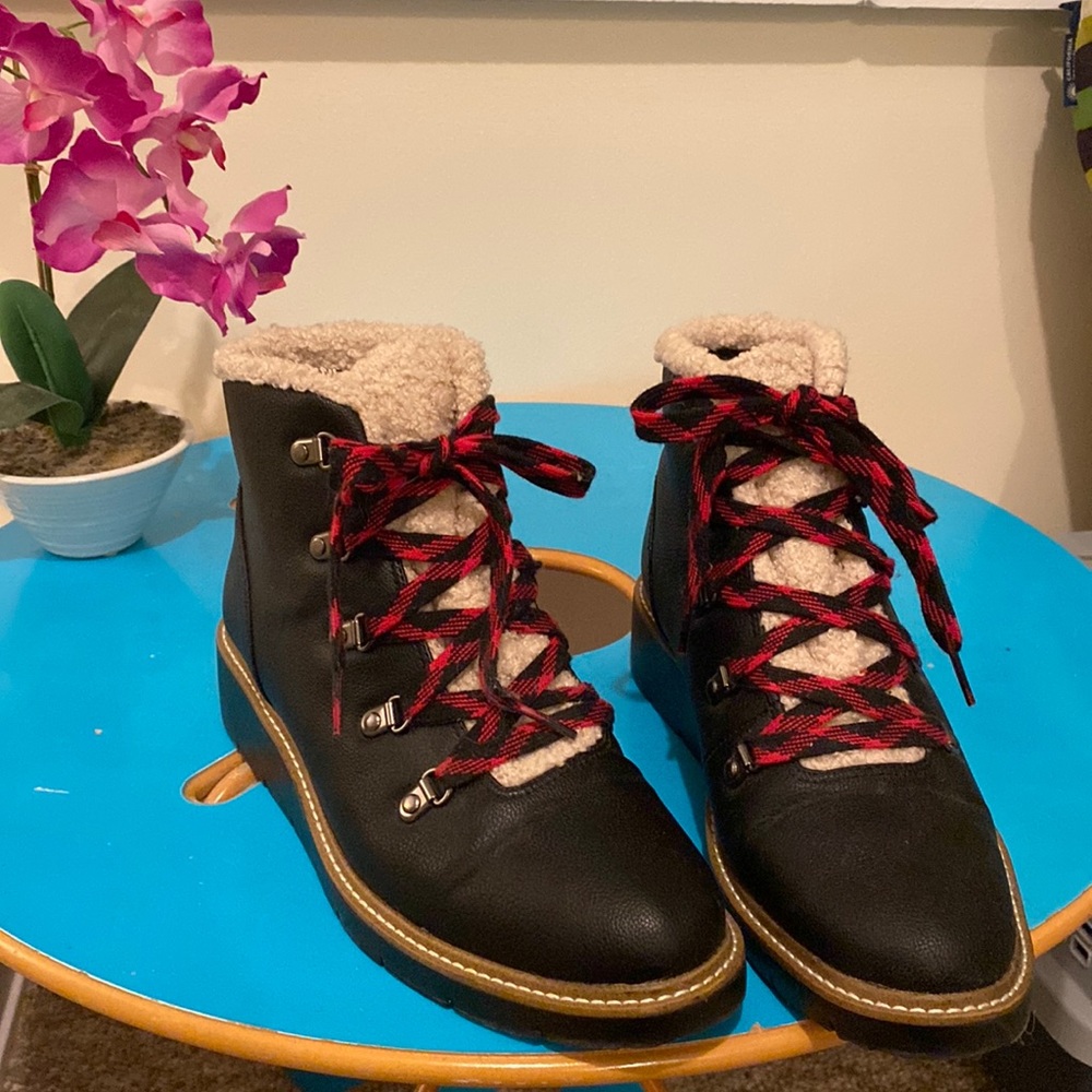 Dr. Scholl’s faux-fur lined booties!